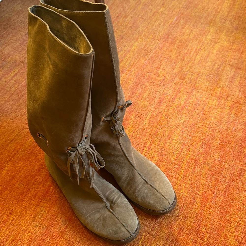 Jimmy Choo shearling suede boots women’s size 10. Butterscotch color.